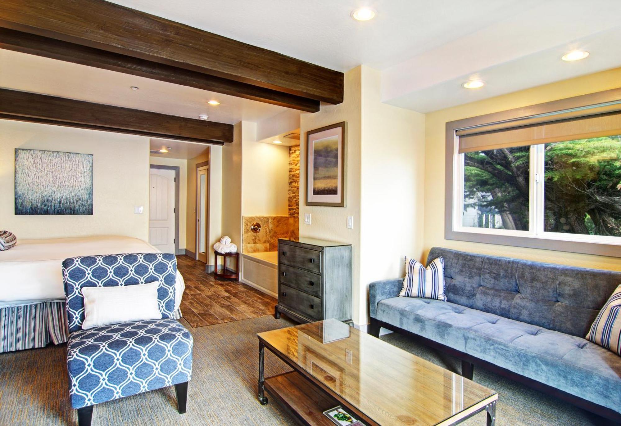 Cypress On Miramar Inn